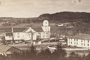 Bilde av Sandar Kirke før 1868